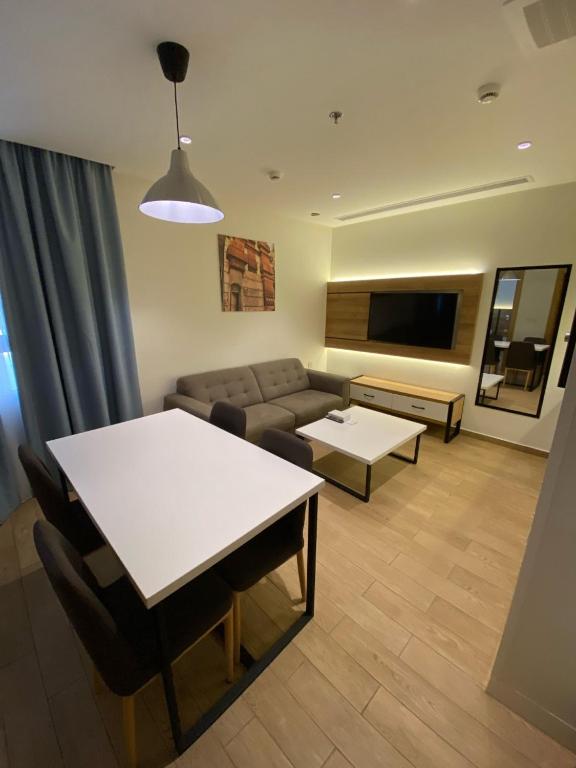 Hasanah suites - Deluxe King Studio