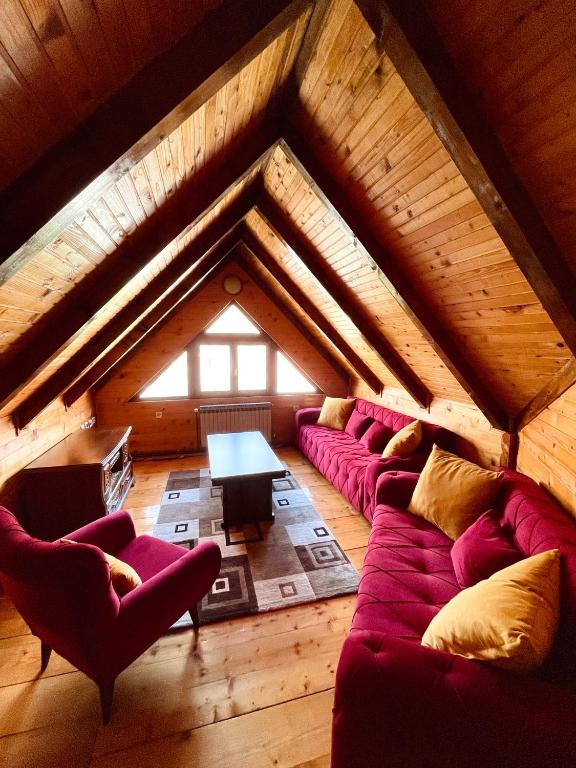 Prostor za sedenje u objektu Sky High Kolasin