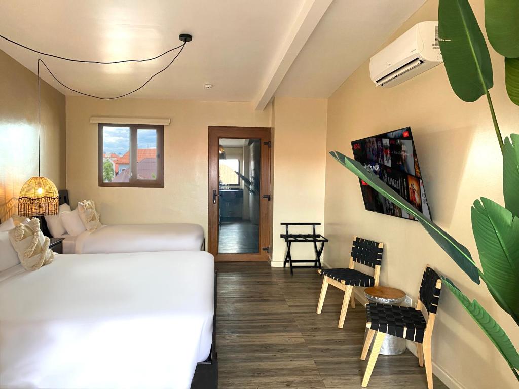 a bedroom with a bed and a table and chairs at Magnolia Inn in Panama City