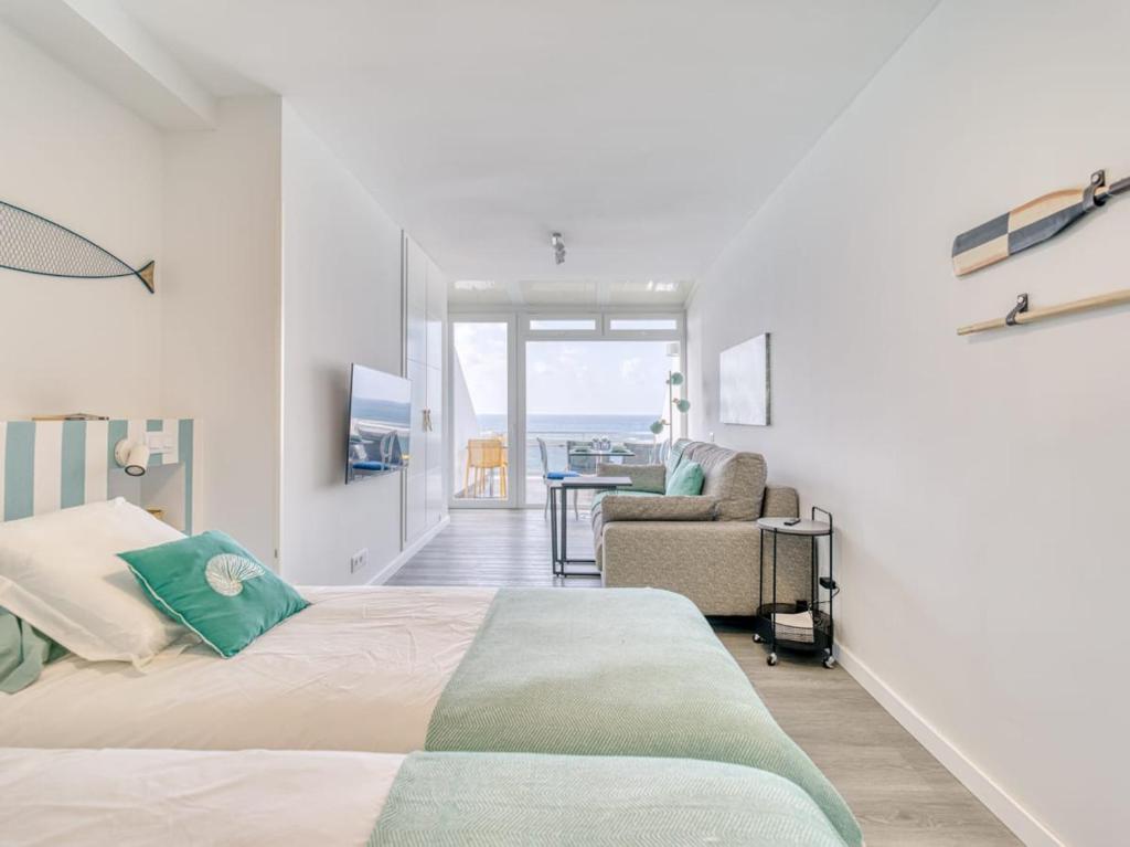 Posteľ alebo postele v izbe v ubytovaní Luxury Suite Over The Beach