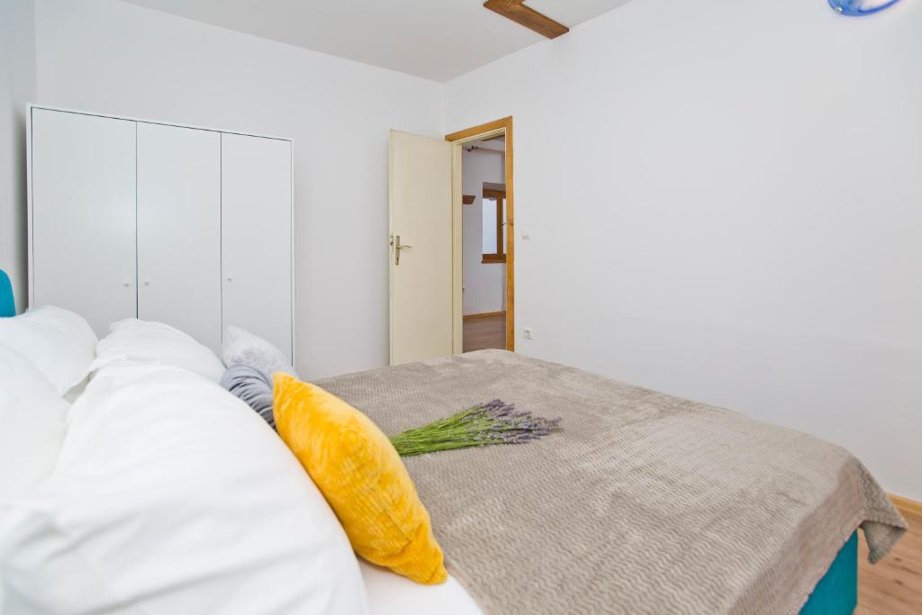 Postel nebo postele na pokoji v ubytování Sparrow Nest Hvar
