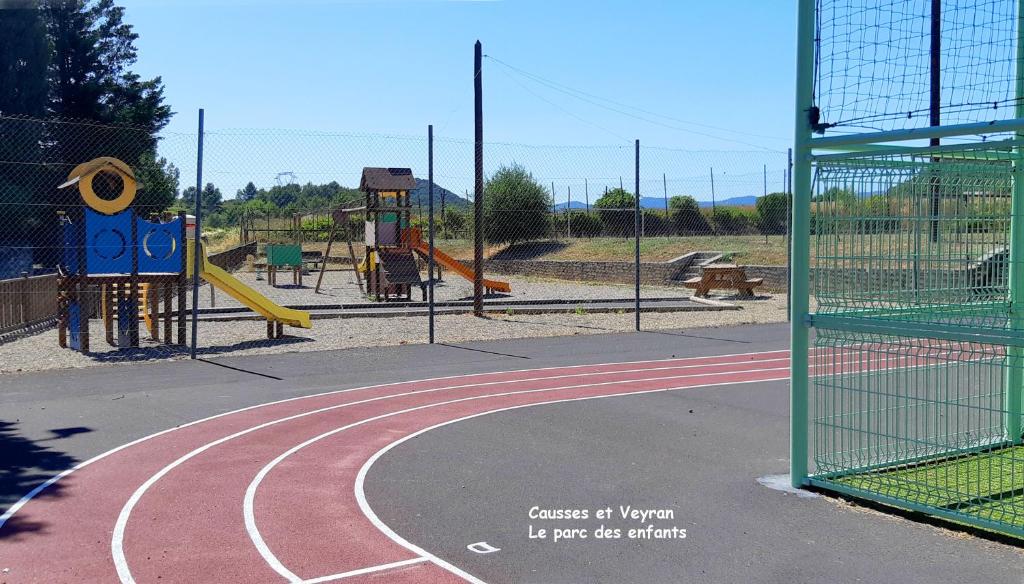 Plac zabaw dla dzieci w obiekcie La Forgeolie