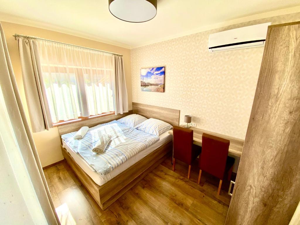 Postel nebo postele na pokoji v ubytování Unio Vendégház 3