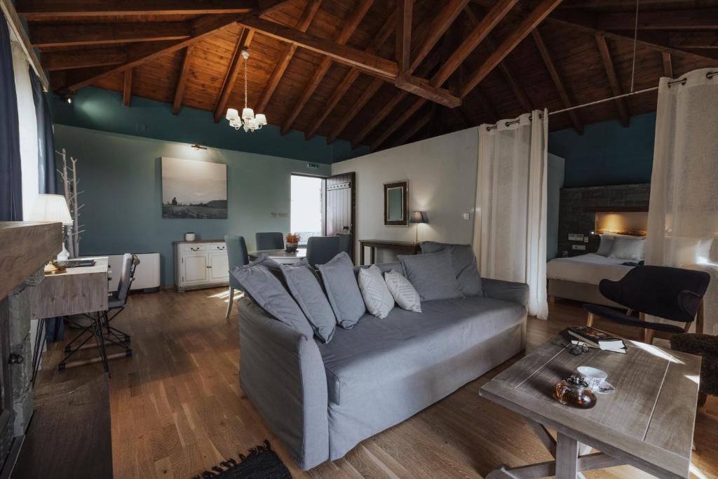 Rouista Tzoumerka Resort - Suite Met Kingsize Bed En Balkon