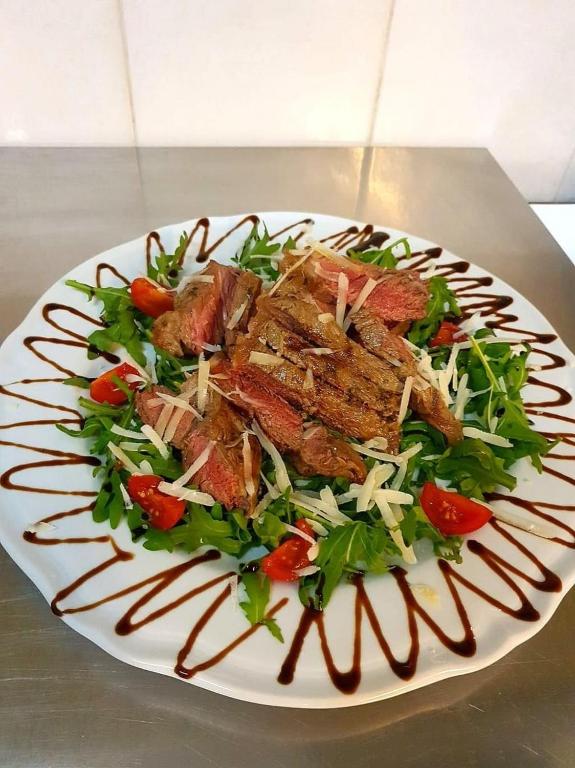 Jedlo v ubytovaní bed & breakfast alebo blízkom okolí
