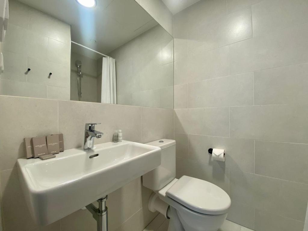 Koupelna v ubytování Figaro Suites