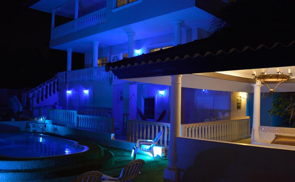 Bazén v ubytování Adonai Hotel Boutique nebo v jeho okolí