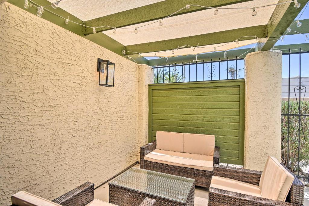Balkón nebo terasa v ubytování 3 Mi to Mill Ave Central Condo with Patio in Tempe
