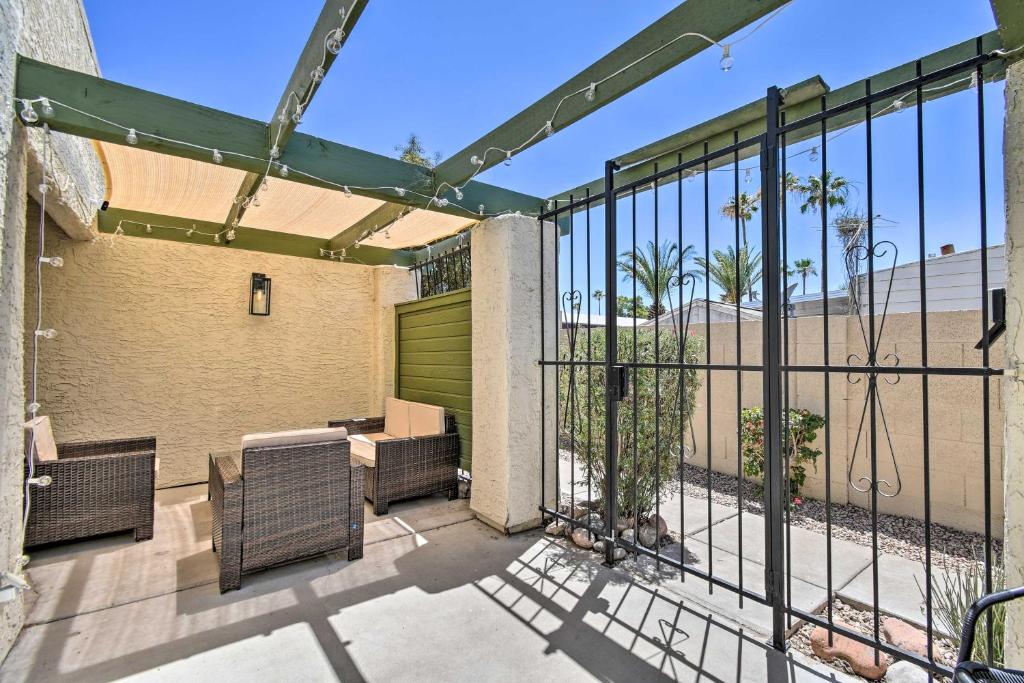 Balkón nebo terasa v ubytování 3 Mi to Mill Ave Central Condo with Patio in Tempe
