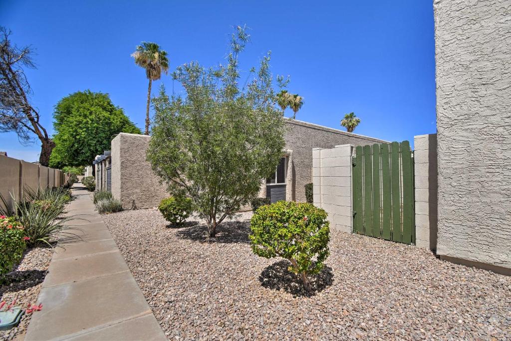 Zahrada ubytování 3 Mi to Mill Ave Central Condo with Patio in Tempe