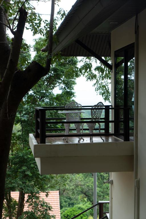 Balkón nebo terasa v ubytování ChanNgarm Mountain View Resort จันทน์งาม เมาท์เท่นวิว รีสอร์ท