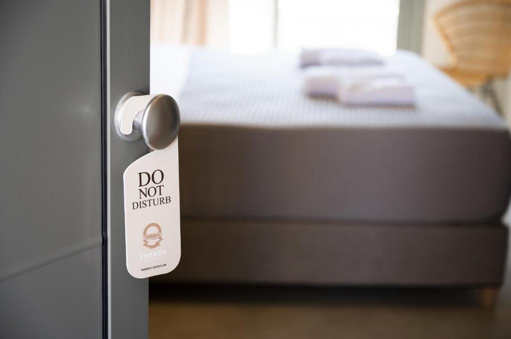 Posteľ alebo postele v izbe v ubytovaní Theros Suites