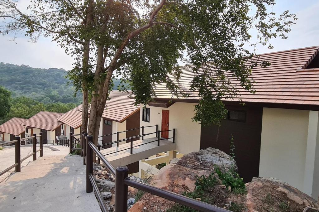 Nespecifikovaný výhled na hory nebo výhled na hory při pohledu z rezortu