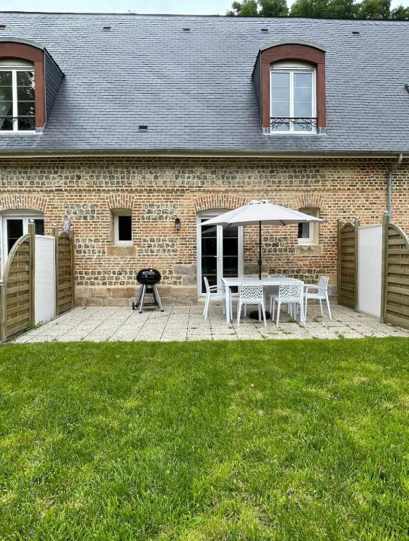 Vonkajšia záhrada v ubytovaní D2 CHARMANT duplex proche de la mer, avec jardin