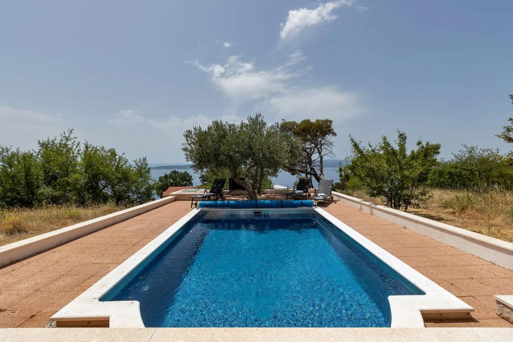 Bazén v ubytovaní Holiday Home Berulia alebo v jeho blízkosti