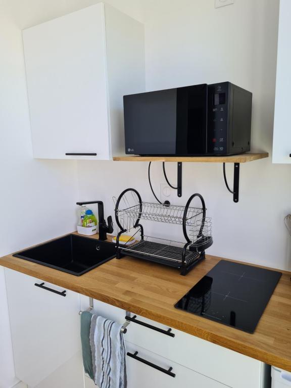 Kuchyňa alebo kuchynka v ubytovaní Location LA BELLE - LA ROCHELLE B
