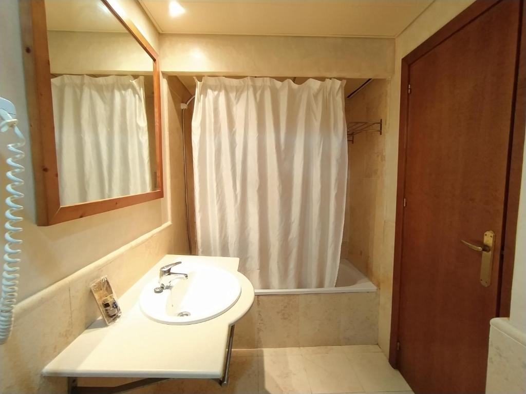 Łazienka w obiekcie APARTAMENTO VISTAS LATERALES AL MAR SEGUNDA PLANTA