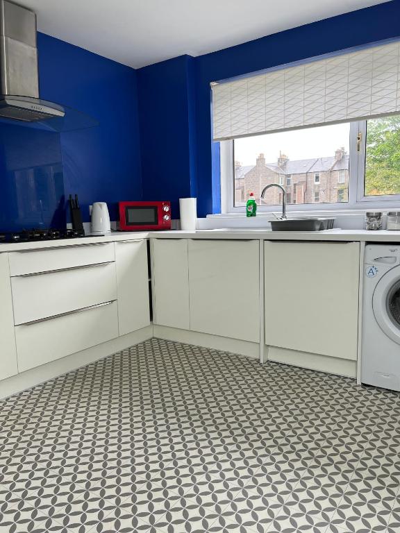 2 BED WEST END APARTMENT. - 