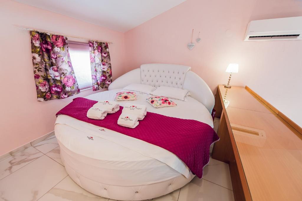 Dream Boutique Apartments - 19