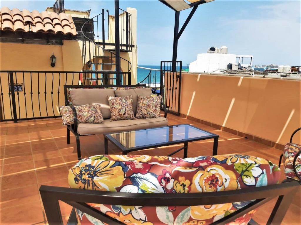 Μπαλκόνι ή βεράντα στο Loft with rooftop deck in the Malecon - Unit #206