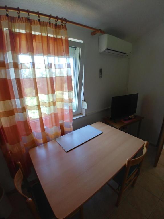 TV a/nebo společenská místnost v ubytování Apartments Bubica