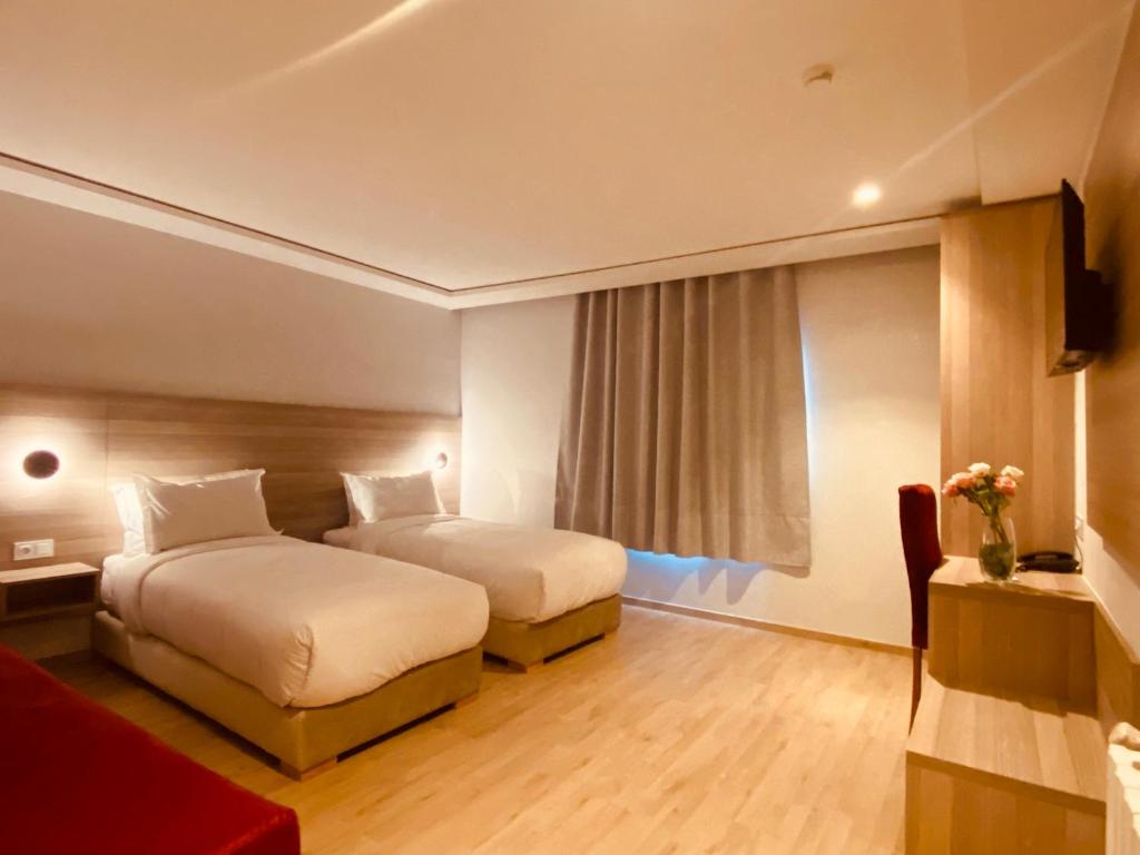 Postel nebo postele na pokoji v ubytování Fajr Hotel