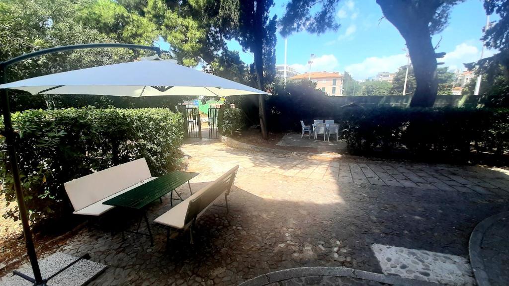 Fotografia z galérie ubytovania Old Captain's Apartments - in a pine wood by the sea and tennis courts v Splite