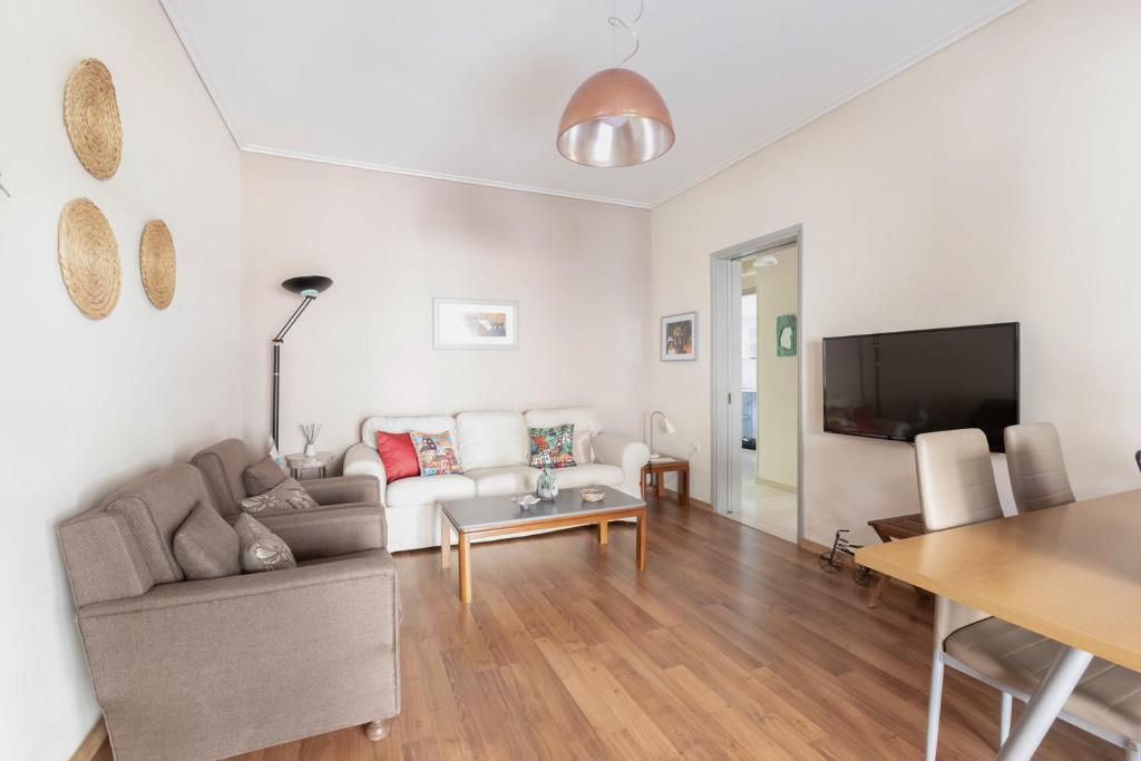Heart of Koukaki flat, near Acropolis & Filopappou