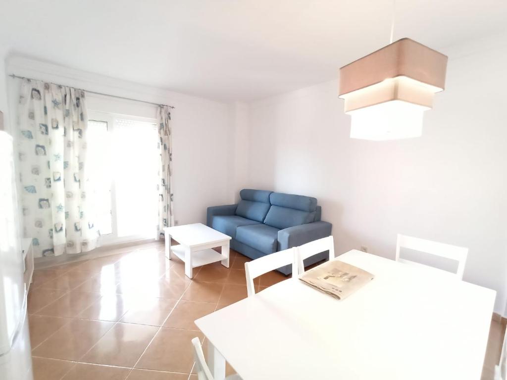 Posedenie v ubytovaní Acogedor apartamento a 50 metros de la playa