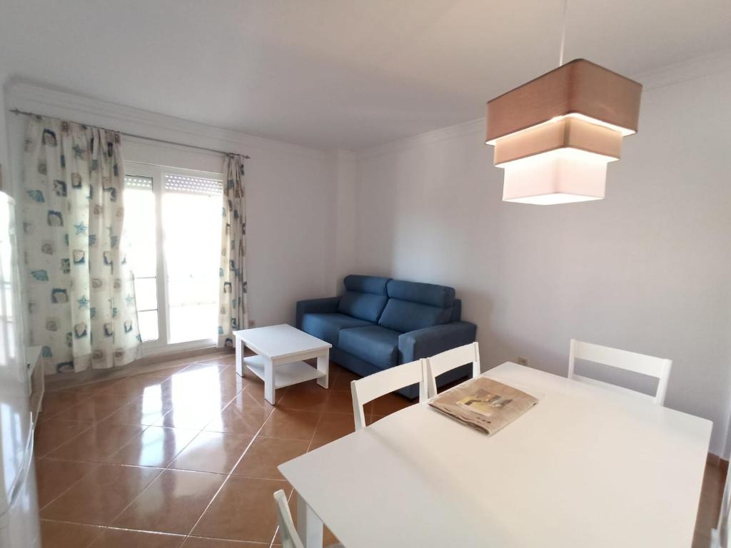 Posedenie v ubytovaní Acogedor apartamento a 50 metros de la playa