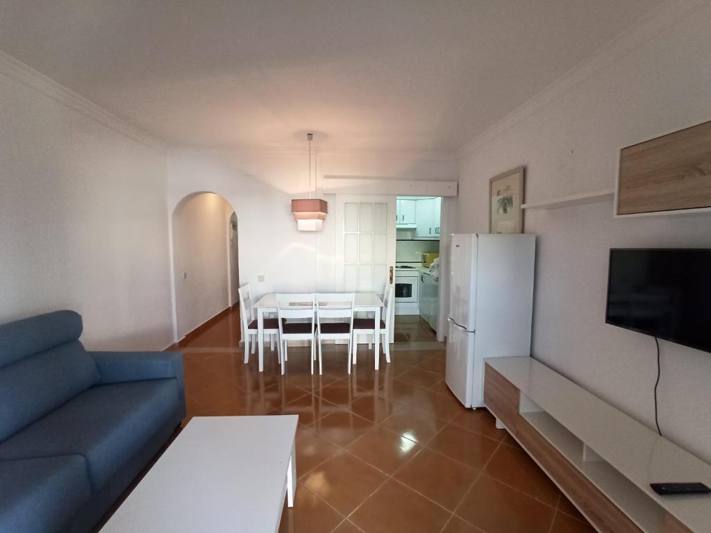 Televízia a/alebo spoločenská miestnosť v ubytovaní Acogedor apartamento a 50 metros de la playa