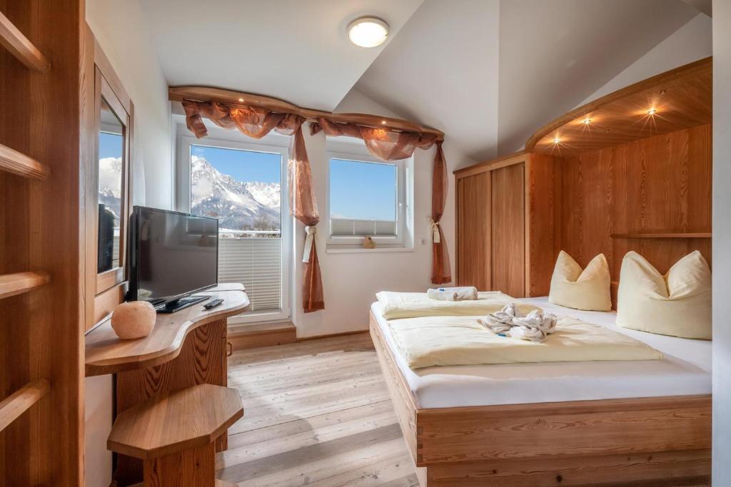 Postel nebo postele na pokoji v ubytování Bed & Breakfast Landhaus Strasser