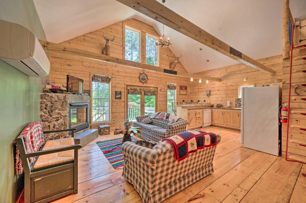 Cabin-Inspired Home Less Than 12 Mi to Sugarloaf Mtn! main image.