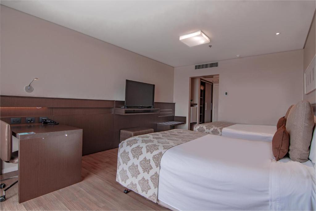 Postel nebo postele na pokoji v ubytování Hotel Deville Prime Porto Alegre