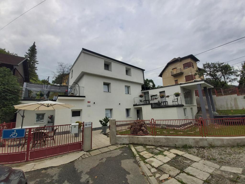 Budova, kde se apartmán nachází