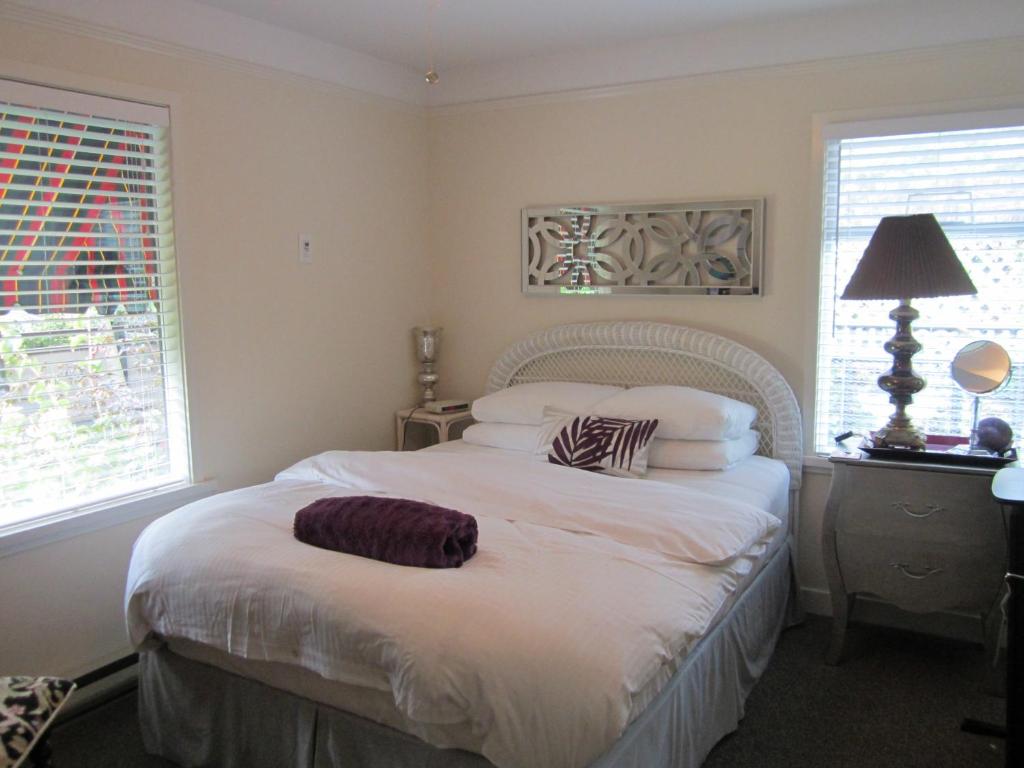 Tempat tidur dalam kamar di Heathergate Cottage and Suites