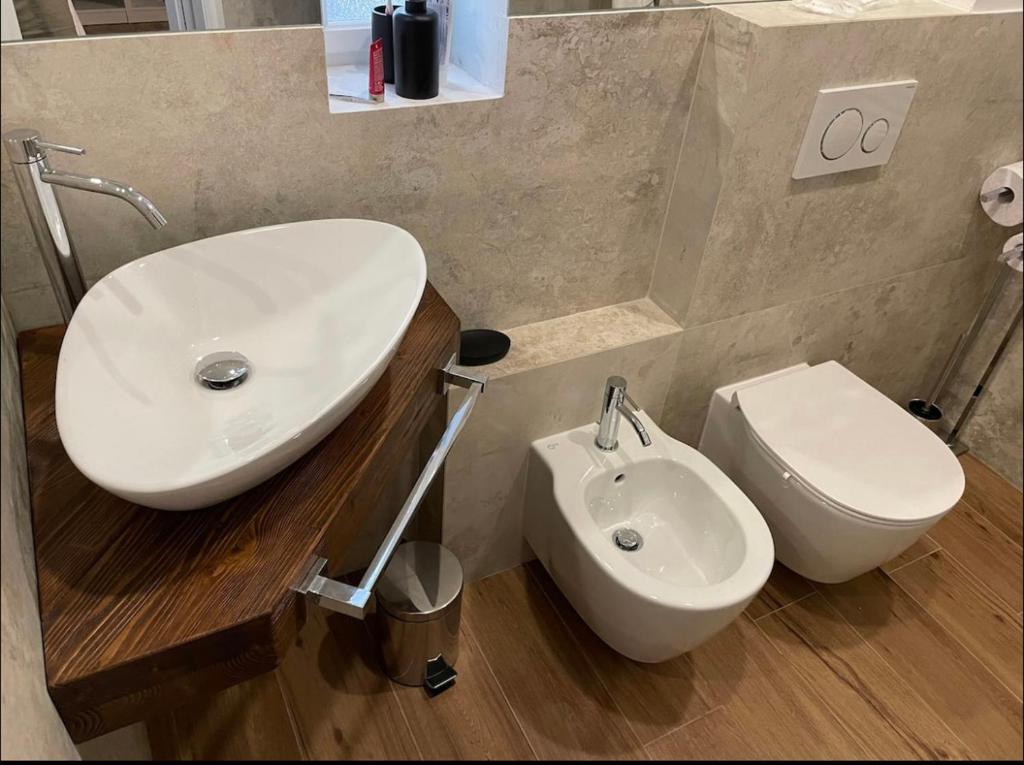 A bathroom at Luxury Apartment in Milan Center