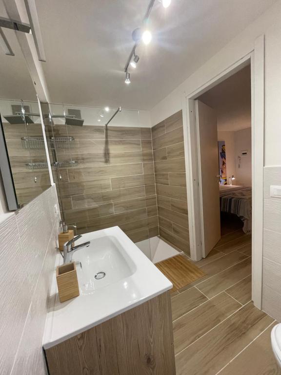 A bathroom at Surfinia’s home