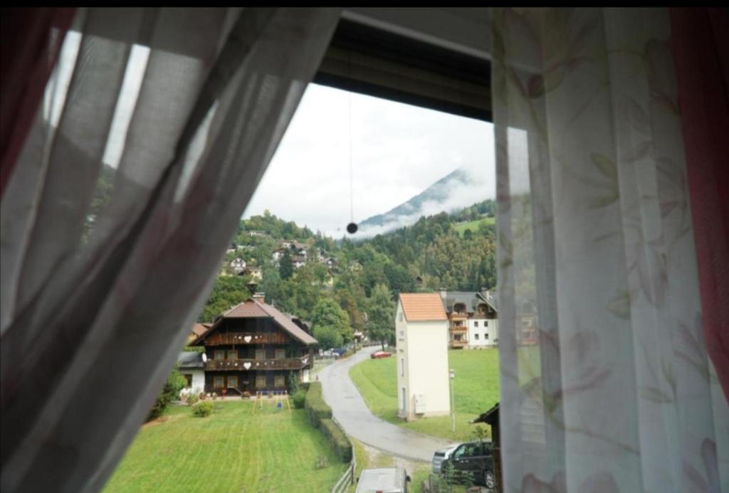 A general mountain view or a mountain view taken from Az apartmant