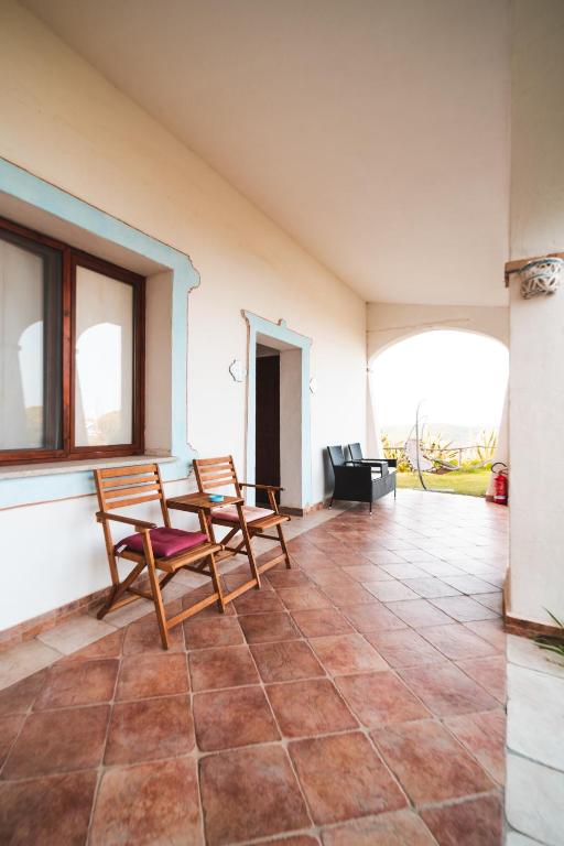 A balcony or terrace at Agriturismo Irghitula