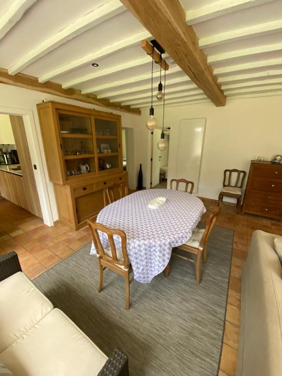 Posezení v ubytování Maison L’ Ambléve