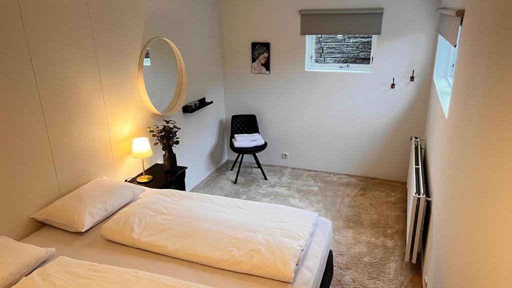 Postel nebo postele na pokoji v ubytování Westfjords - Rooms