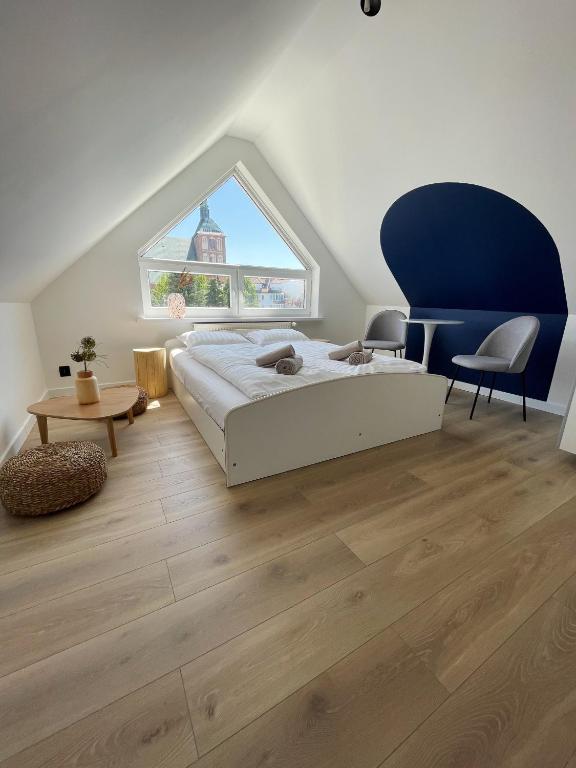 Ένα ή περισσότερα κρεβάτια σε δωμάτιο στο Dubois Apartments Kołobrzeg