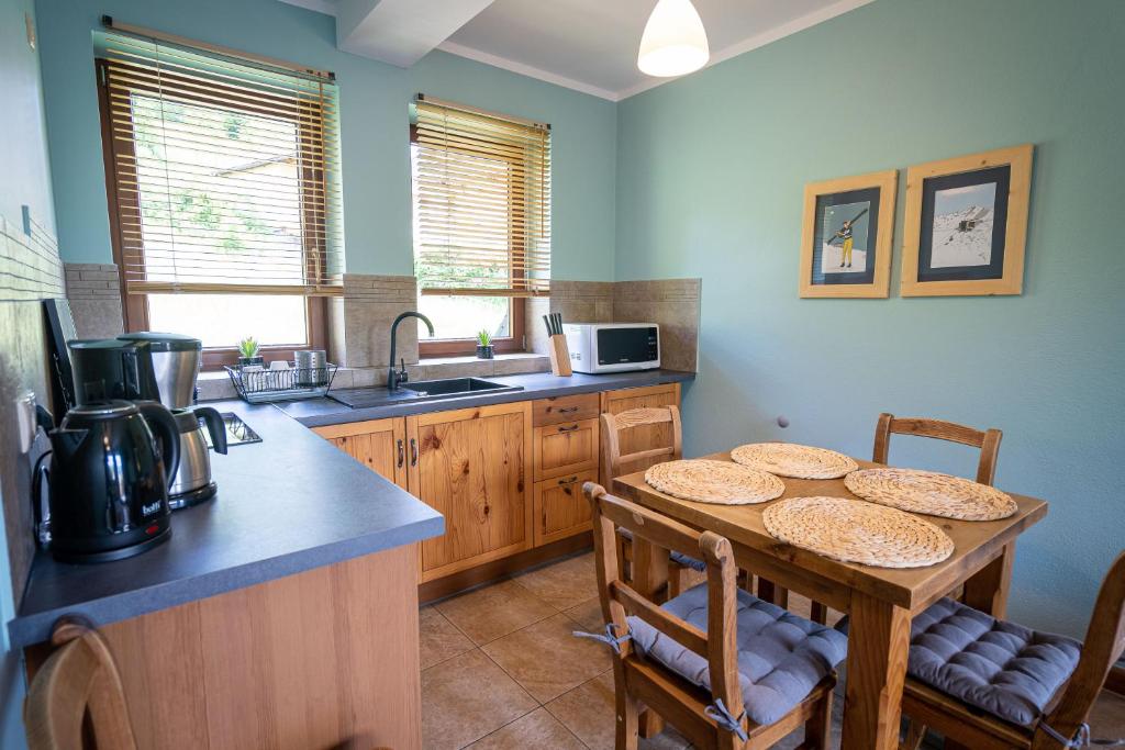Kuchyňa alebo kuchynka v ubytovaní Apartamenty Góralmobile Zakopane
