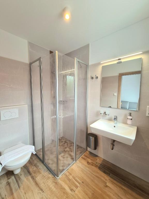 Koupelna v ubytování Hotel Pension Nordzeit