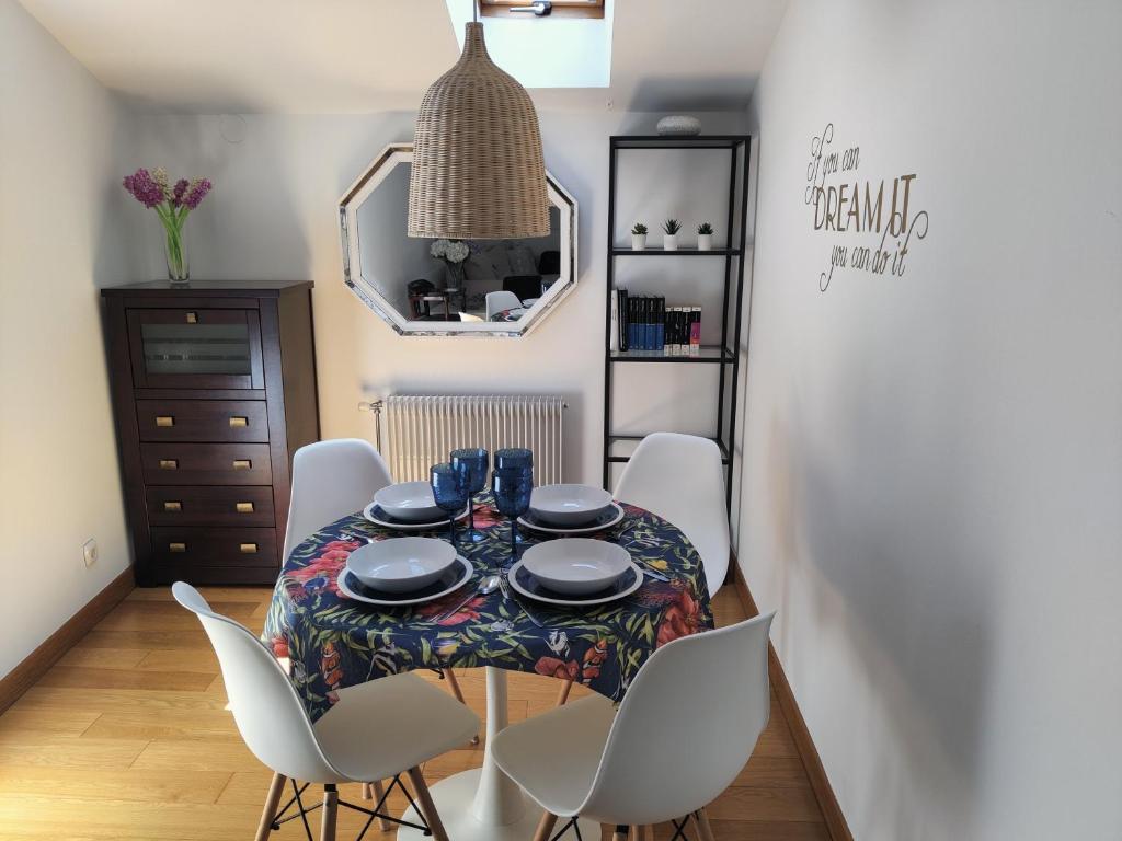 a dining room with a table and white chairs at alMirante Burgos Centro Tranquila y con encanto Como en casa in Burgos