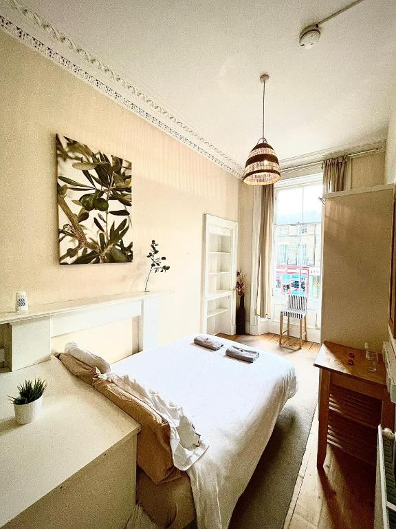 a bedroom with a bed and a painting on the wall at Central Edinburgh - Large groups in Edinburgh