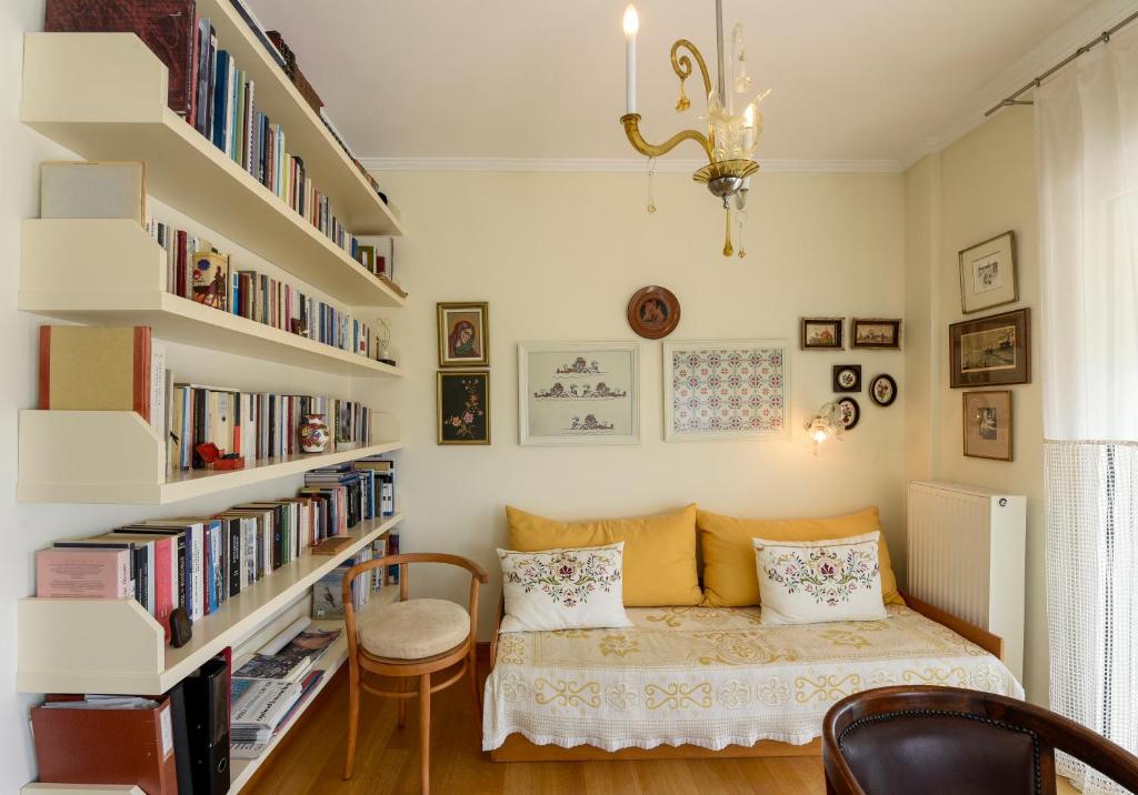 Knihovna v apartmánu