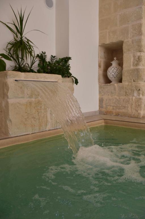 Bazén v ubytování LeVolte luxury suite&spa nebo v jeho okolí