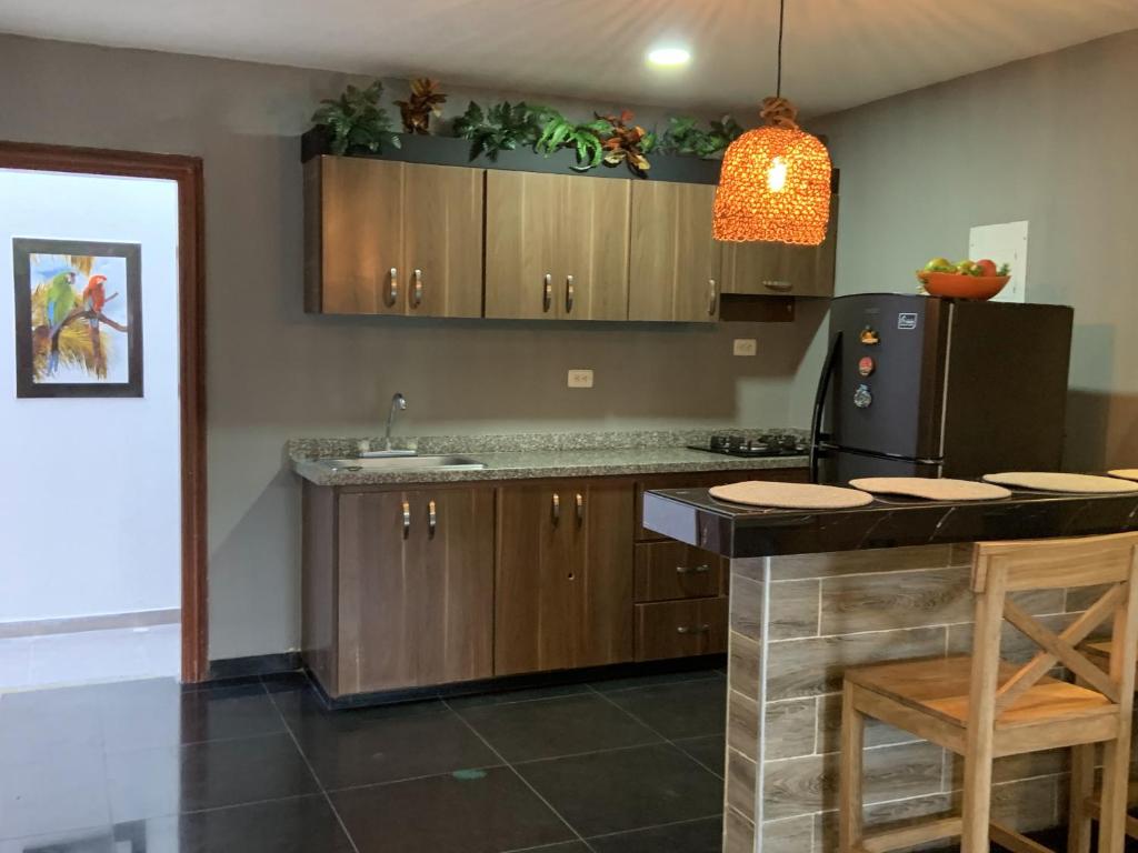 Kuchyň nebo kuchyňský kout v ubytování Cabaña en coveñas en acogedor conjunto residencial
